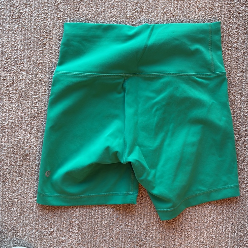 Kelly Green Lululemon Wunder Train High-Rise Short 6" - Picture 4 of 9